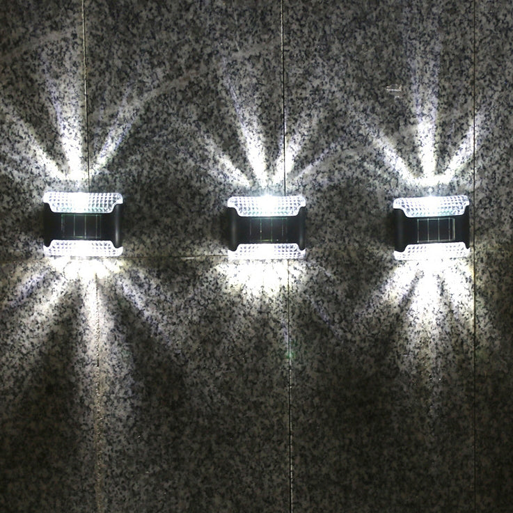 Zeitgenössische industrielle Solar rechteckige ABS Auf- und Abwärts beleuchtete LED Außenwandlampe für den Garten