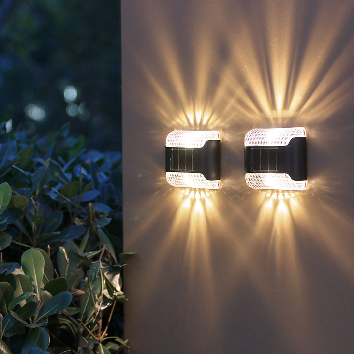 Zeitgenössische industrielle Solar rechteckige ABS Auf- und Abwärts beleuchtete LED Außenwandlampe für den Garten