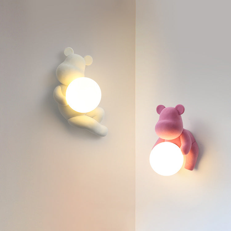 Zeitgenössische kreative Bärenkugel Harzglas 1-licht Wandleuchte Lampe für Schlafzimmer