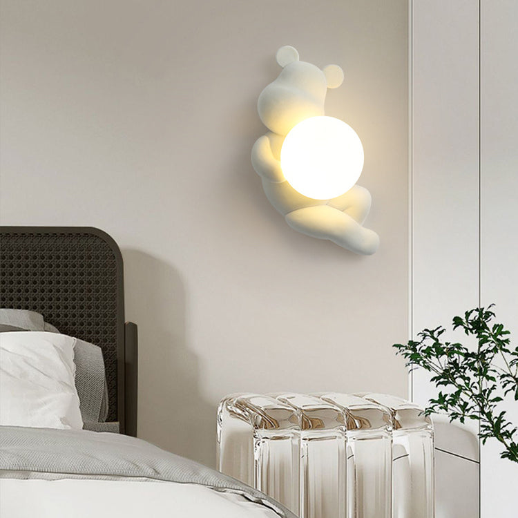 Zeitgenössische kreative Bärenkugel Harzglas 1-licht Wandleuchte Lampe für Schlafzimmer