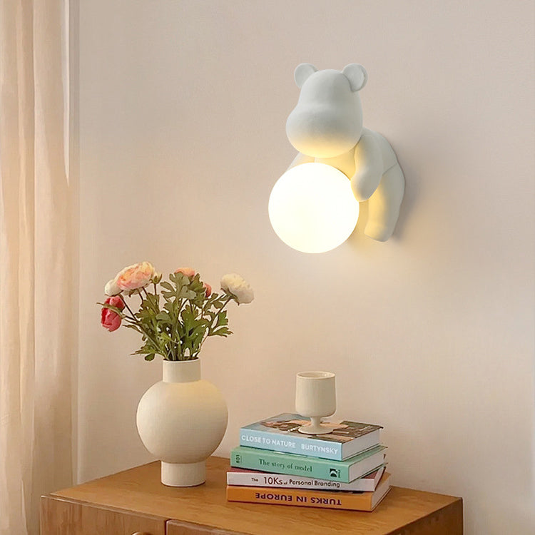 Zeitgenössische kreative Bärenkugel Harzglas 1-licht Wandleuchte Lampe für Schlafzimmer