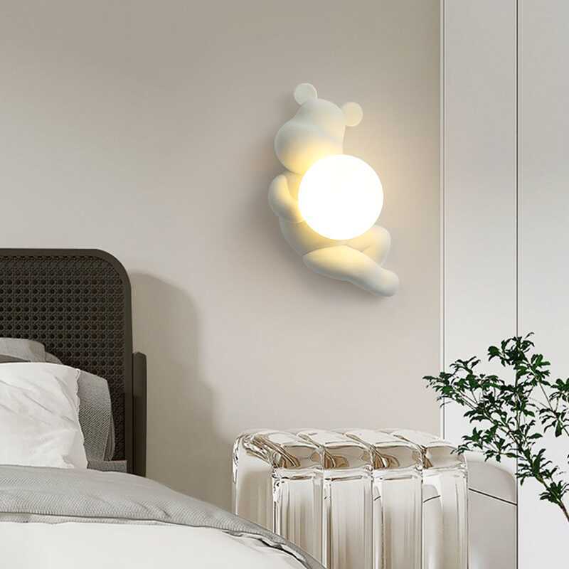 Zeitgenössische kreative Bärenkugel Harzglas 1-licht Wandleuchte Lampe für Schlafzimmer
