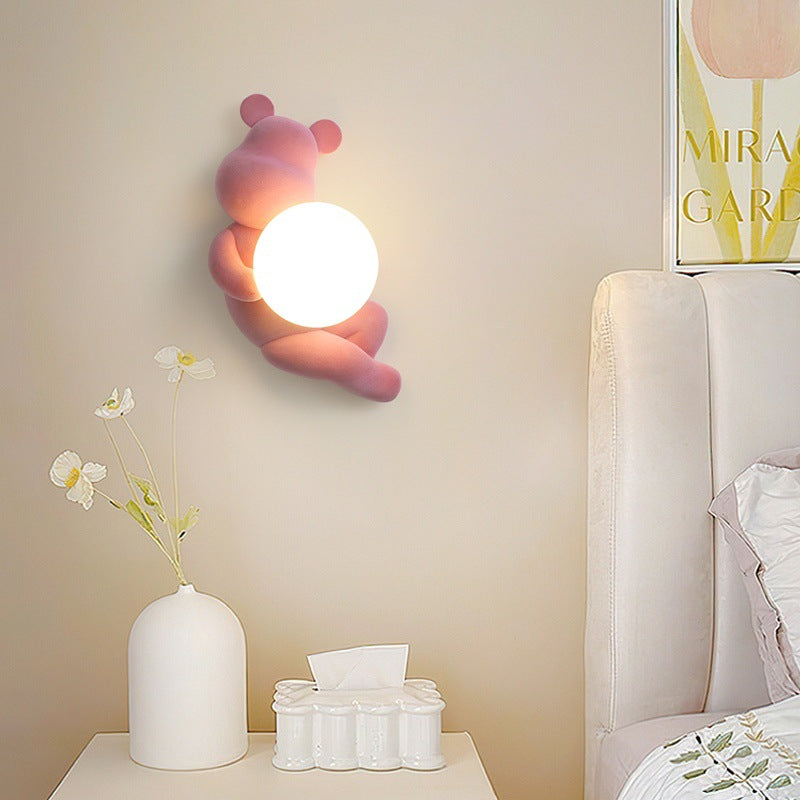 Zeitgenössische kreative Bärenkugel Harzglas 1-licht Wandleuchte Lampe für Schlafzimmer