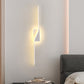Zeitgenössische nordische lange Streifen Eisen Silikon LED Wandlampe für das Wohnzimmer