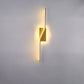 Zeitgenössische nordische lange Streifen Eisen Silikon LED Wandlampe für das Wohnzimmer