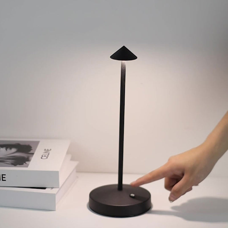 Moderne Einfachheit Triangle Cone Runde Acrylzylinder Eisen LED Tischlampe für das Wohnzimmer