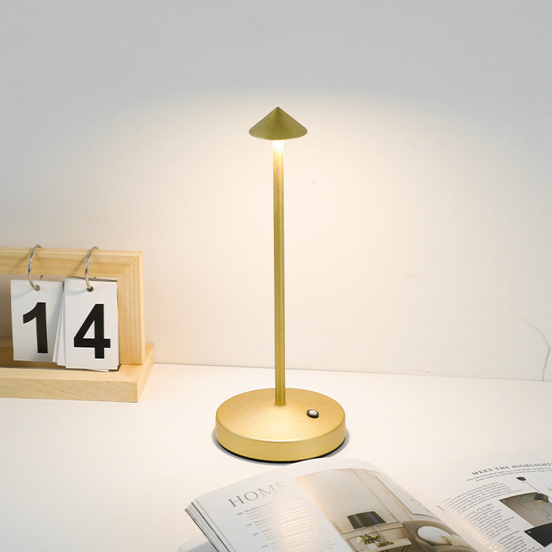 Moderne Einfachheit Triangle Cone Runde Acrylzylinder Eisen LED Tischlampe für das Wohnzimmer