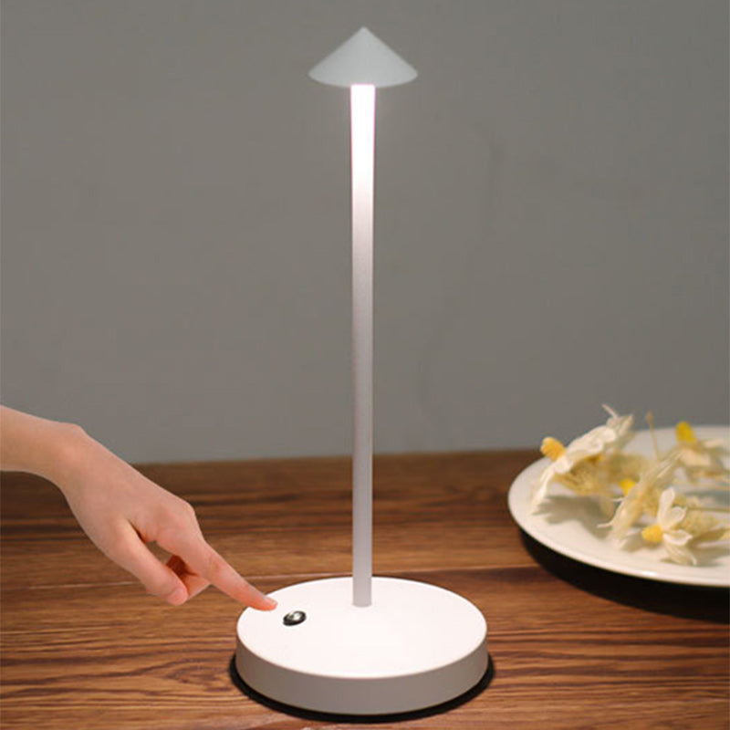 Moderne Einfachheit Triangle Cone Runde Acrylzylinder Eisen LED Tischlampe für das Wohnzimmer