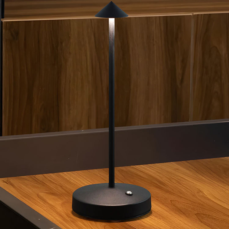 Moderne Einfachheit Triangle Cone Runde Acrylzylinder Eisen LED Tischlampe für das Wohnzimmer