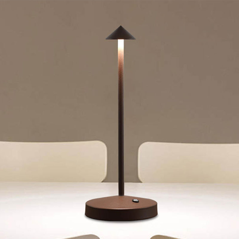 Moderne Einfachheit Triangle Cone Runde Acrylzylinder Eisen LED Tischlampe für das Wohnzimmer