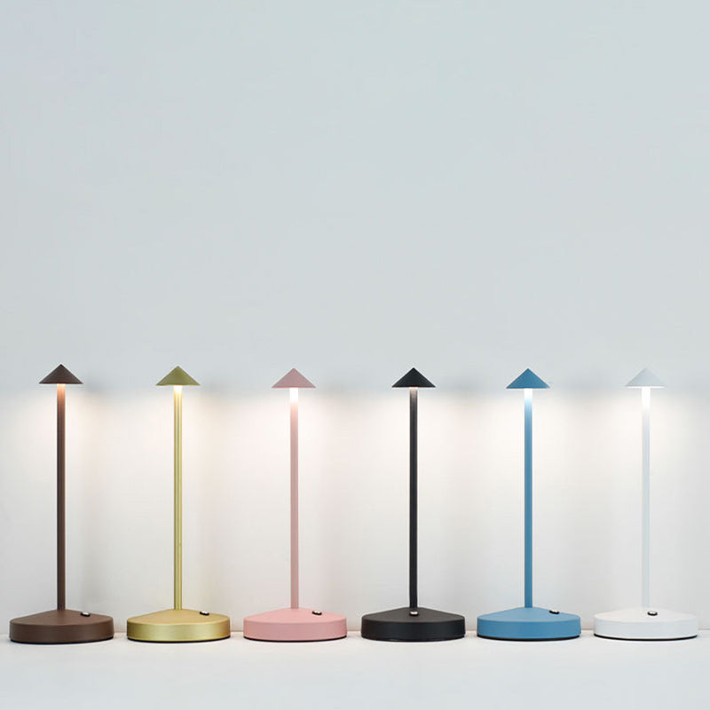 Moderne Einfachheit Triangle Cone Runde Acrylzylinder Eisen LED Tischlampe für das Wohnzimmer