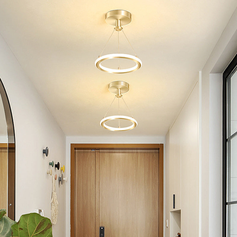 Zeitgenössische Nordische Runde Metall Silica LED Semi-Flush Mount Deckenleuchte für Flur