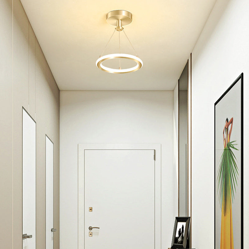 Zeitgenössische Nordische Runde Metall Silica LED Semi-Flush Mount Deckenleuchte für Flur
