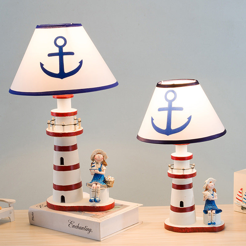 Zeitgenössische Küstenholzstoff Kinder konische Leuchtturm 1-Licht Tischlampe für das Schlafzimmer