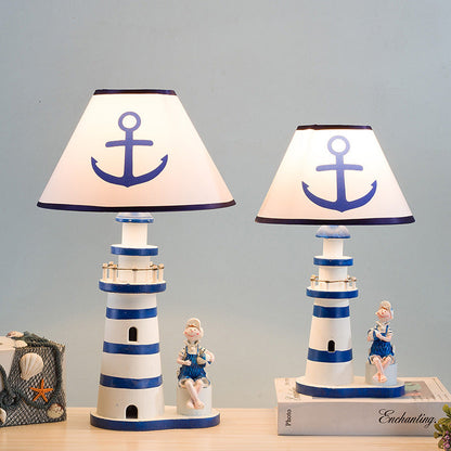 Zeitgenössische Küstenholzstoff Kinder konische Leuchtturm 1-Licht Tischlampe für das Schlafzimmer