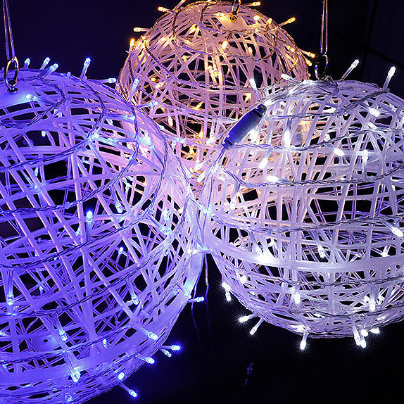 Moderne Art Deco Solar Wasserfest Waben Ball Hängend PVC Plastik LED Außenlicht Landschaft Beleuchtung Für Garten