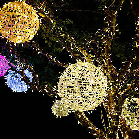 Moderne Art Deco Solar Wasserfest Waben Ball Hängend PVC Plastik LED Außenlicht Landschaft Beleuchtung Für Garten