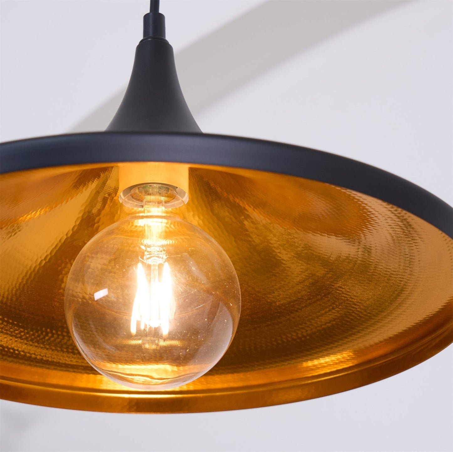 Frendorf | Bringen Sie mit der eleganten Beat Pendelleuchte Licht in Ihren Raum