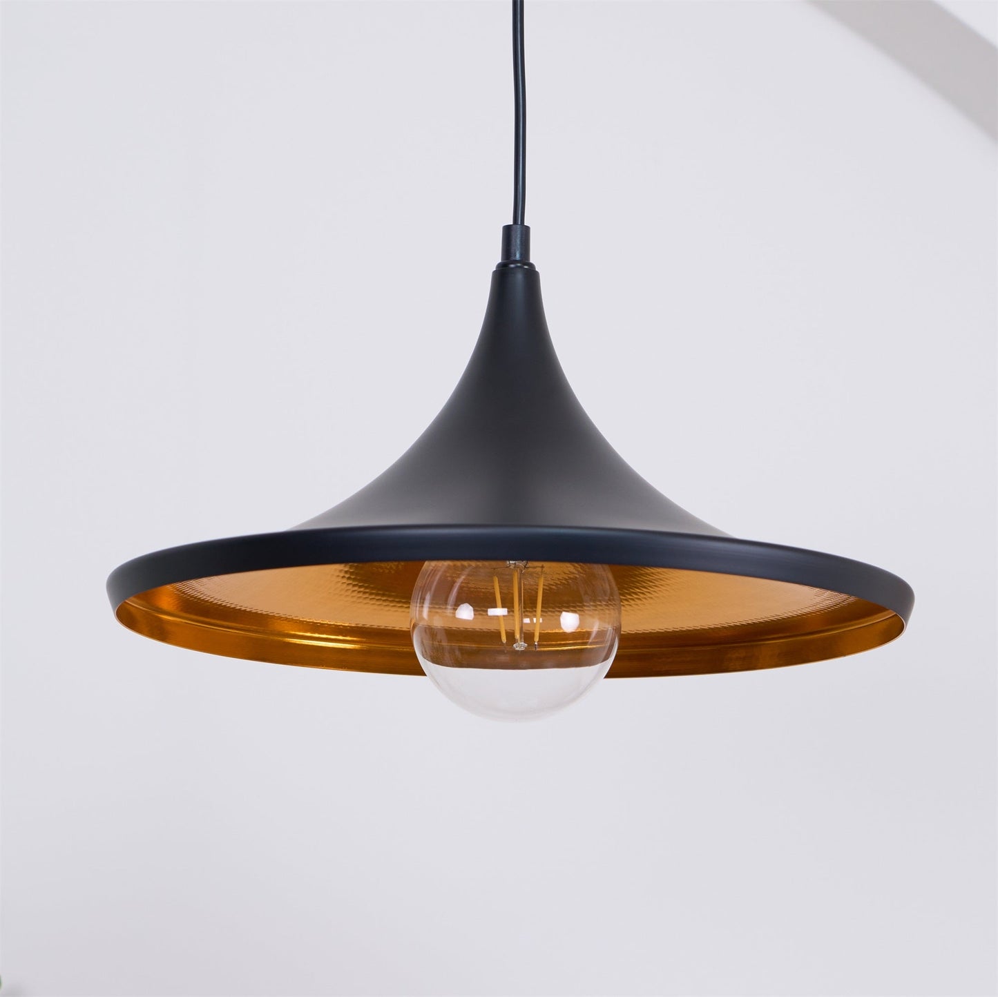 Frendorf | Bringen Sie mit der eleganten Beat Pendelleuchte Licht in Ihren Raum