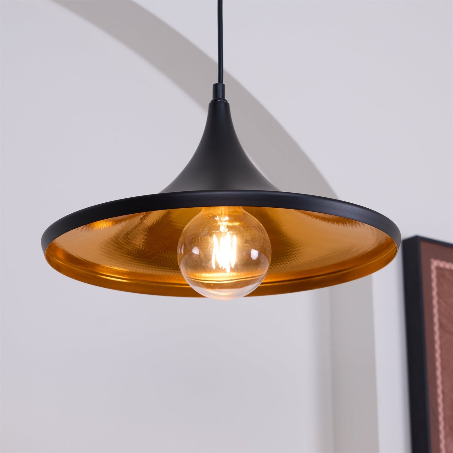Frendorf | Bringen Sie mit der eleganten Beat Pendelleuchte Licht in Ihren Raum