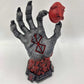 Berserk Hand of God Ornament Schädel Hand Skulptur Spaß Harz Statue Schreibtisch Bücherregal Dekoration Halloween Bastelgeschenke