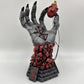 Berserk Hand of God Ornament Schädel Hand Skulptur Spaß Harz Statue Schreibtisch Bücherregal Dekoration Halloween Bastelgeschenke