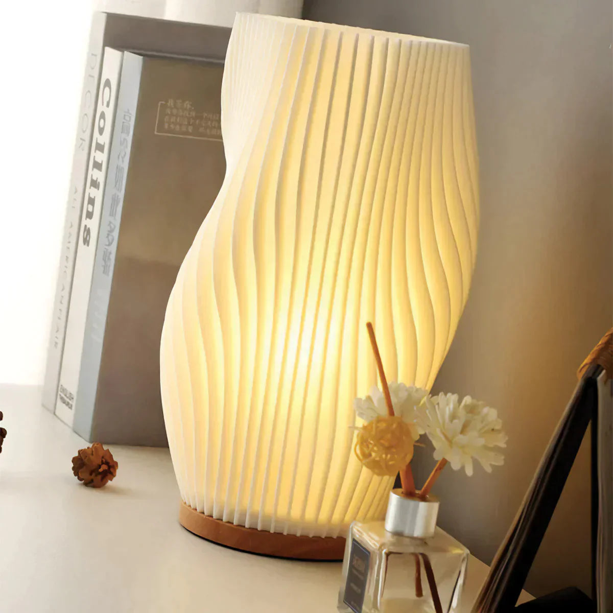 USB-Driven & Elegante Wellen-Design Tischlampe | WaveGlow