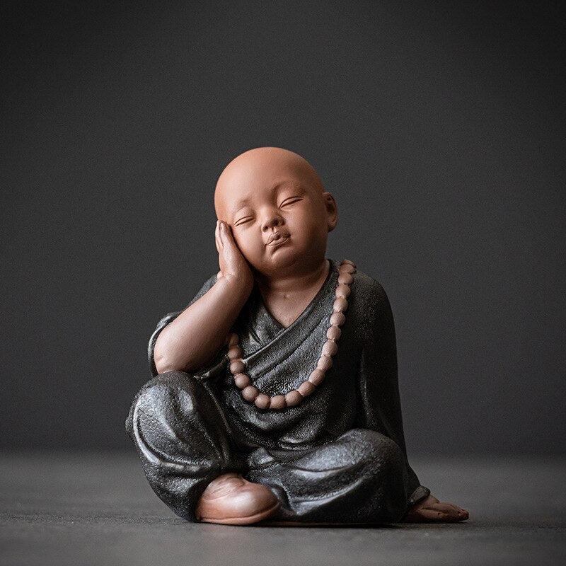 Schwarze Töpferei buddhistische Mönche Miniaturfiguren Buddha Statue Skulptur Feenornamente Meditation Zuhause Garten Dekoration