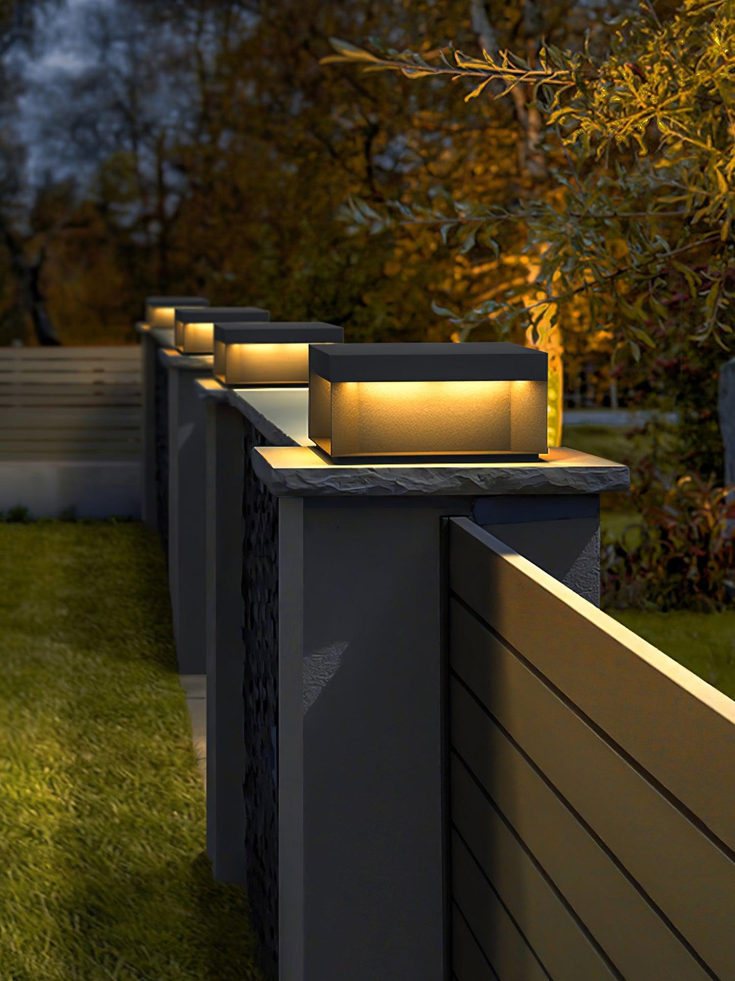 Frendorf | SolaraPost Solar Außenpfostenleuchte | LED Gartenbeleuchtung | Energieeffizient | Wasserdicht | Dekorative Außenbeleuchtung für Garten & Terrasse