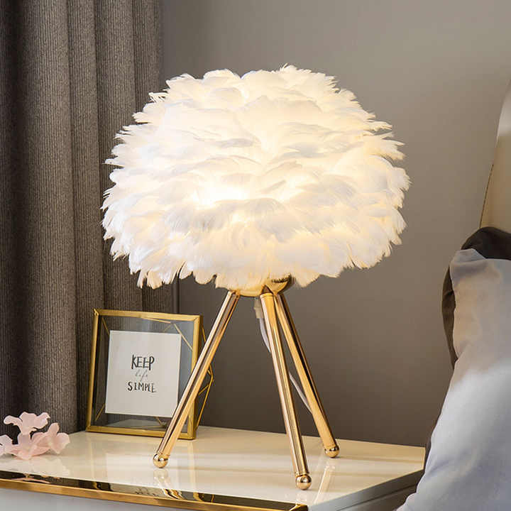Blossom Tischlampe – Elegantes Feder-Design mit dimmbarem Licht