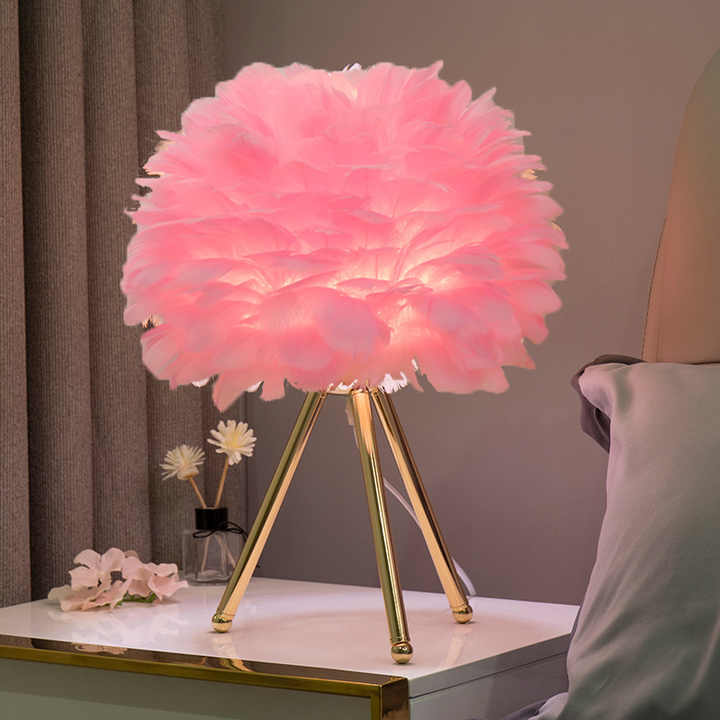 Blossom Tischlampe – Elegantes Feder-Design mit dimmbarem Licht