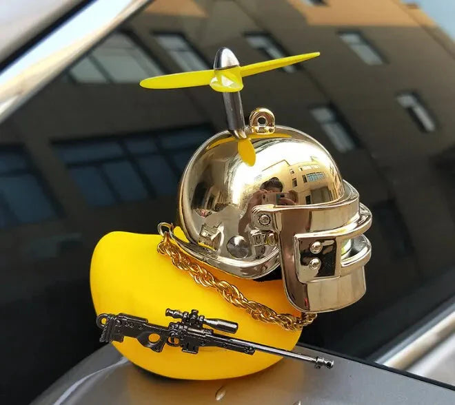 Kaputte Wind Gummiente Motorzubehör Gelbe Ente mit Helm Autozubehör Ente im Auto Innenraumdekoration