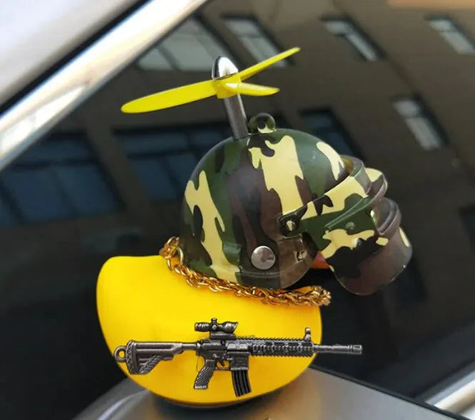 Kaputte Wind Gummiente Motorzubehör Gelbe Ente mit Helm Autozubehör Ente im Auto Innenraumdekoration