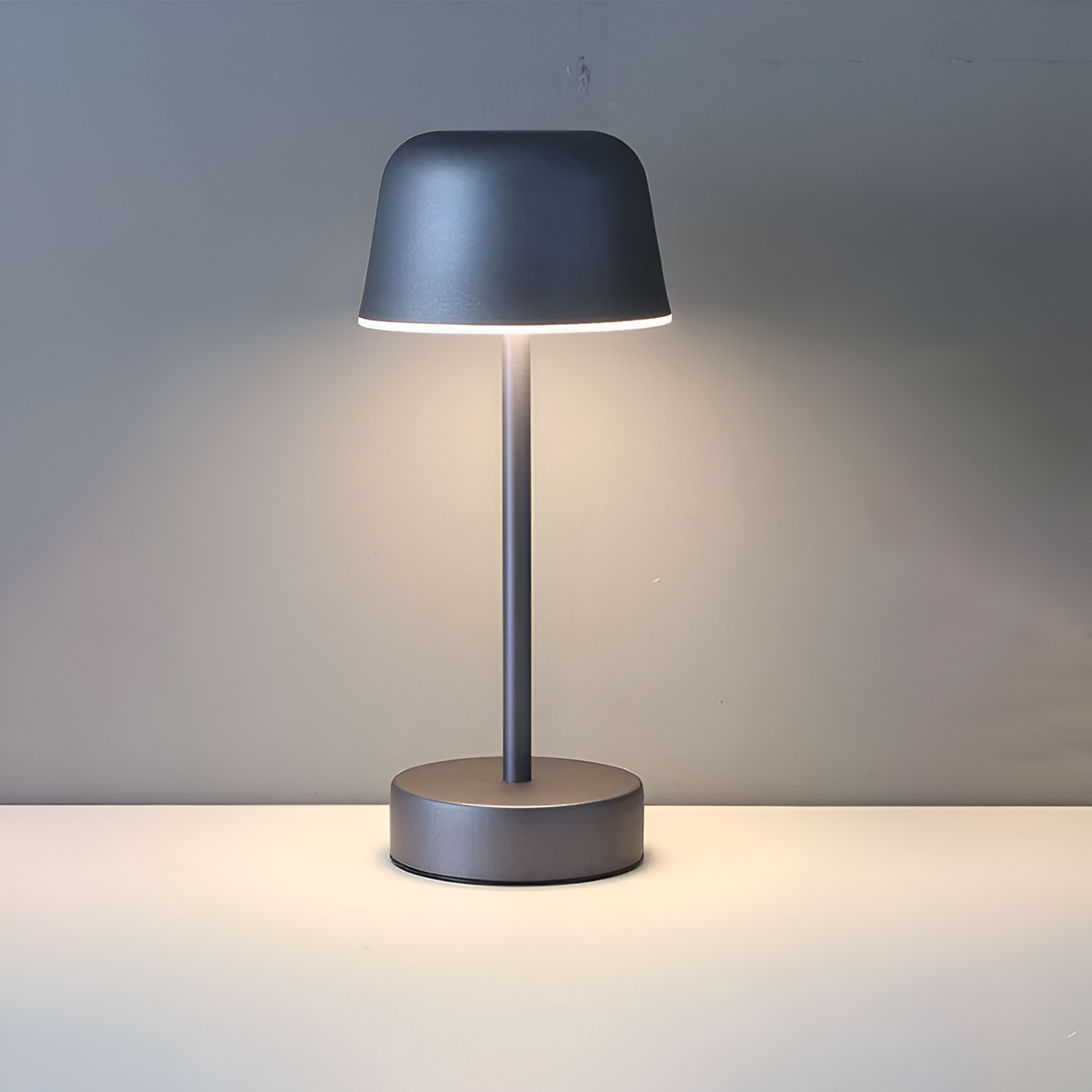 Kabellose LED-Tischlampe im Retro-Design