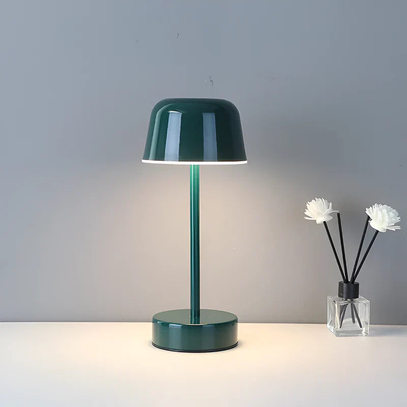 Kabellose LED-Tischlampe im Retro-Design