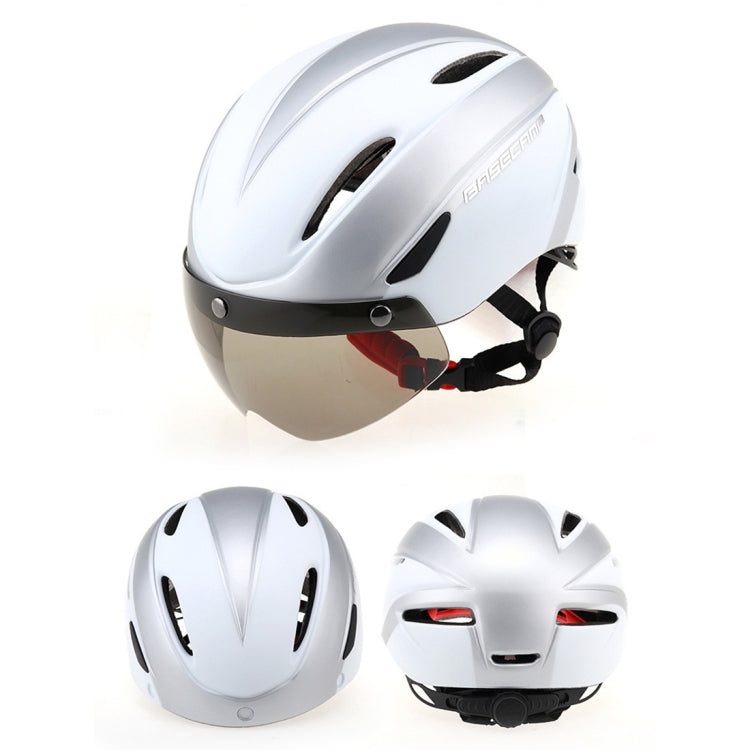 Frendorf | Base Camp Bunte Männer und Frauen Straßen-Mountainbike Magnetbrillen Helme Reitsicherheitshelm Kopfumfang Passend für 56-62cm (Silber)