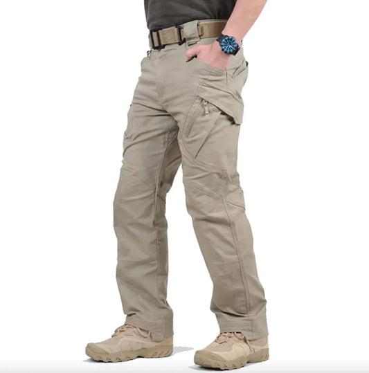 Wasserdichte und bequeme taktische Hose mit viel Stauraum