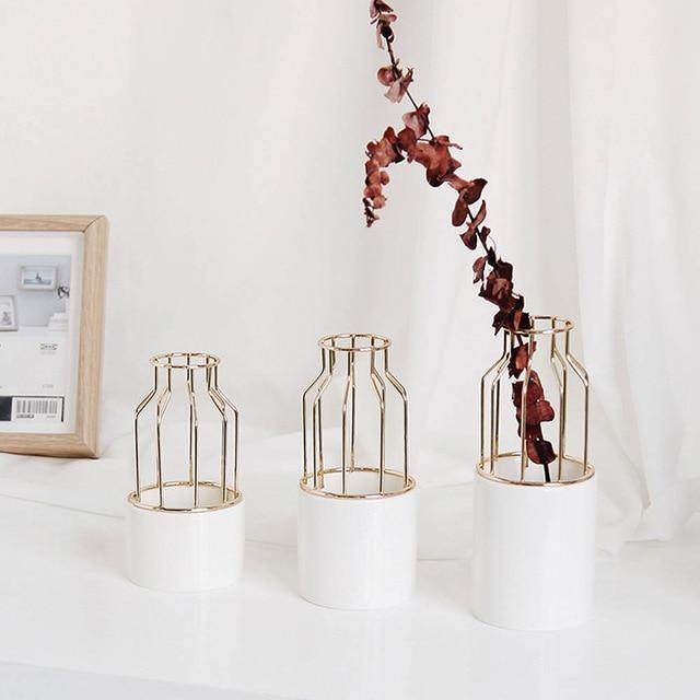 Frendorf | Artévo Eisen-Keramik Design Vase | Modernes Gittermuster | Elegante Dekoration | Für Wohnzimmer & Büro