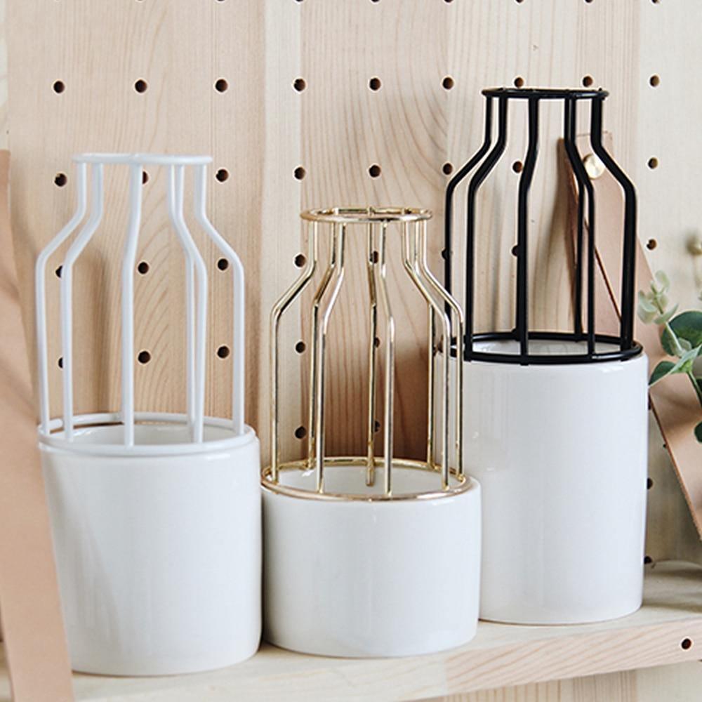 Frendorf | Artévo Eisen-Keramik Design Vase | Modernes Gittermuster | Elegante Dekoration | Für Wohnzimmer & Büro