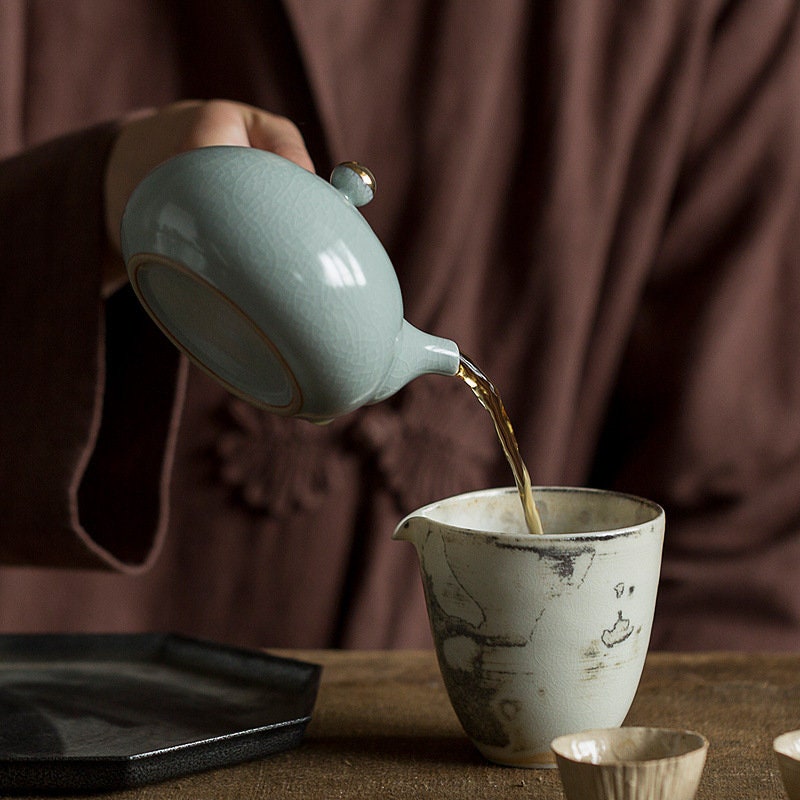 Keramische Kyusu-Teekanne mit Holz-Seitengriff I Japanische Keramische Teekanne