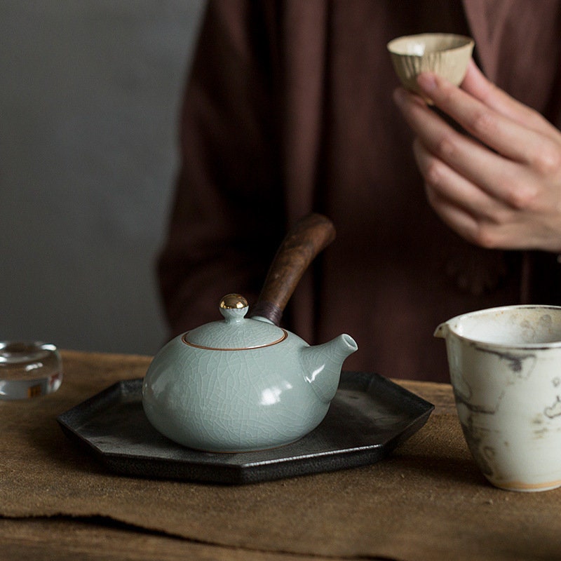 Keramische Kyusu-Teekanne mit Holz-Seitengriff I Japanische Keramische Teekanne