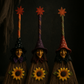 Frendorf | Hexenbesen Halloween Dekoration – Gruselig rustikaler Hexenbesen – 90 cm Requisite für Cosplay, Geisterhaus & Partydekoration – Klassisches Halloween-Zubehör für Innen- & Außenausstellung