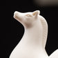 Chinesische weiße Porzellanpferdestatue Vintage Pferde Dekorative Keramikkunst Zen Kreative Ornamente Maskottchen