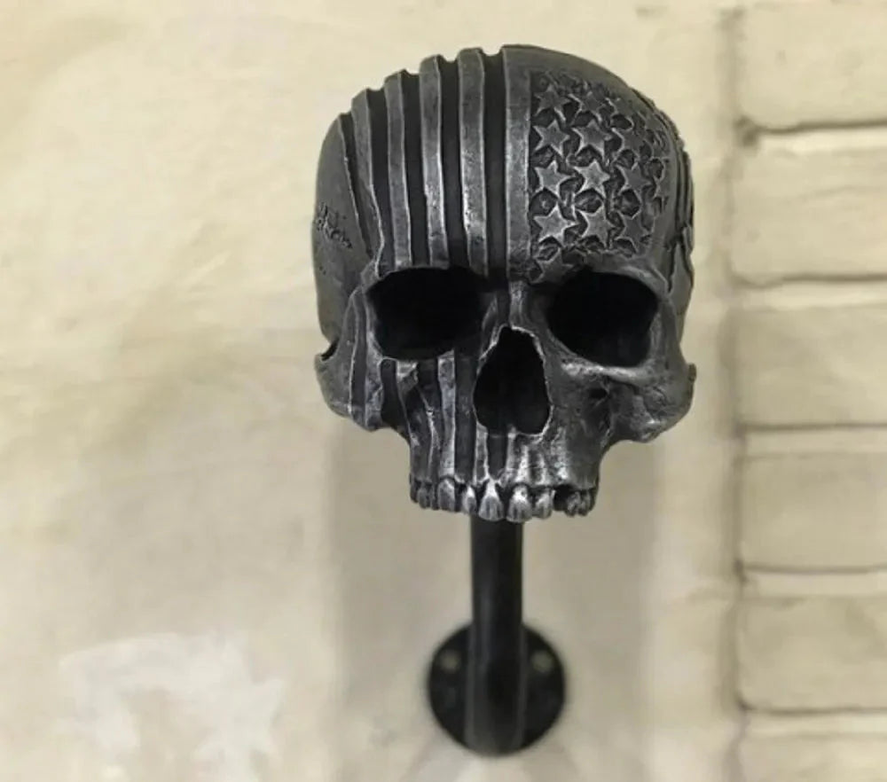 Kreativer cooler Skull-Motorradhelm-Halter wandmontiert Erwachsener Helm-Hänger Mäntel Lagerregal Fahrradhelm-Halter Wanddekoration