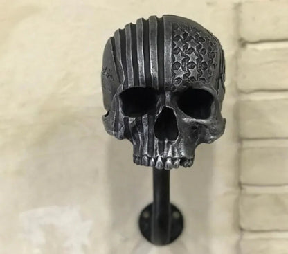 Kreativer cooler Skull-Motorradhelm-Halter wandmontiert Erwachsener Helm-Hänger Mäntel Lagerregal Fahrradhelm-Halter Wanddekoration