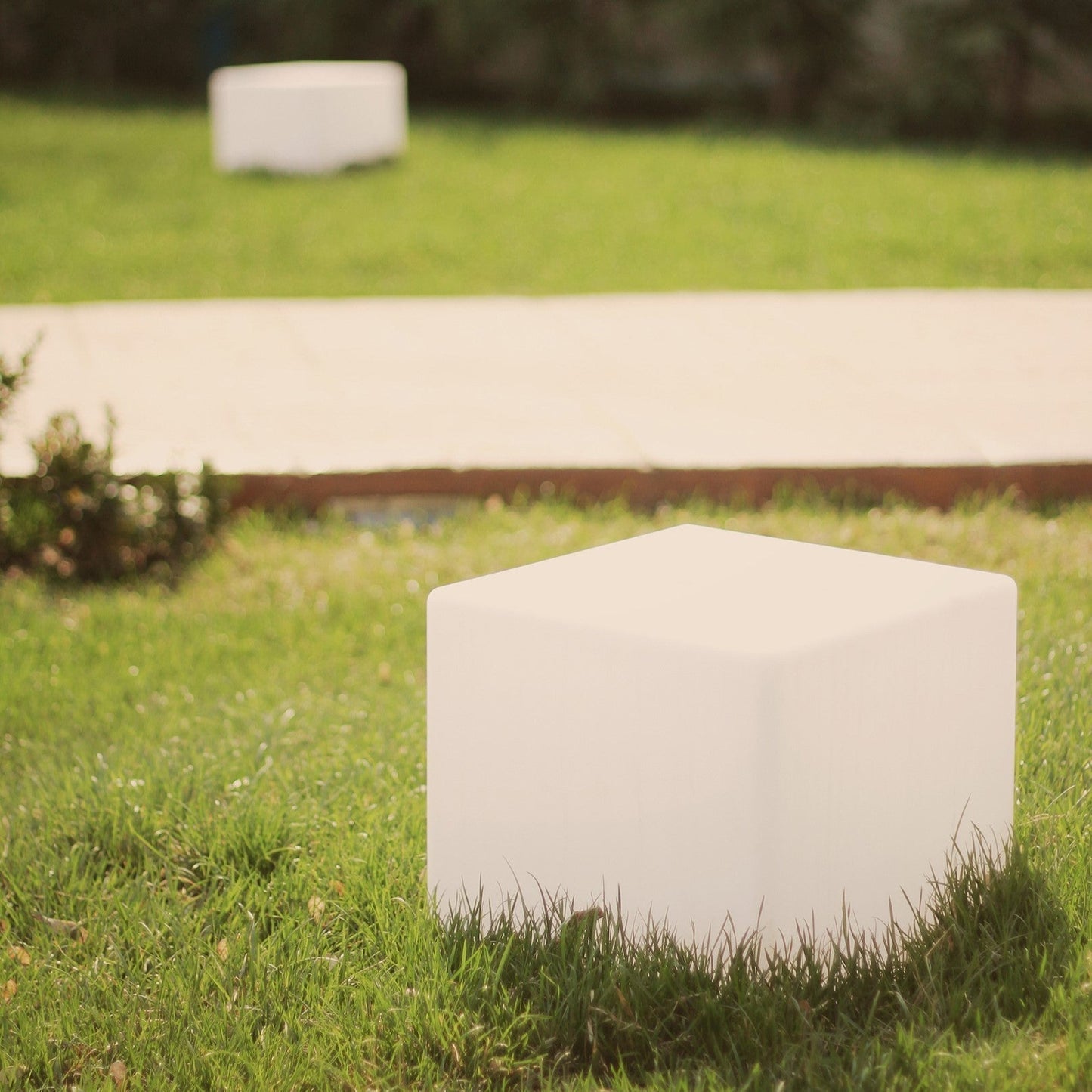 Frendorf | CubeLume Kubische Gartenleuchte | LED Außenbeleuchtung | Solarbetrieben | Stilvolles Design