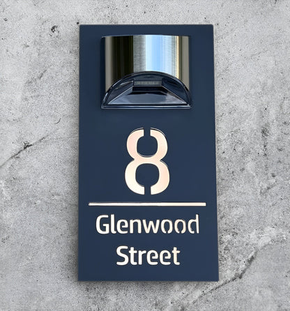 Frendorf | GlowSign - Personalisierte Hausnummer - mit Solarenergie beleuchtet