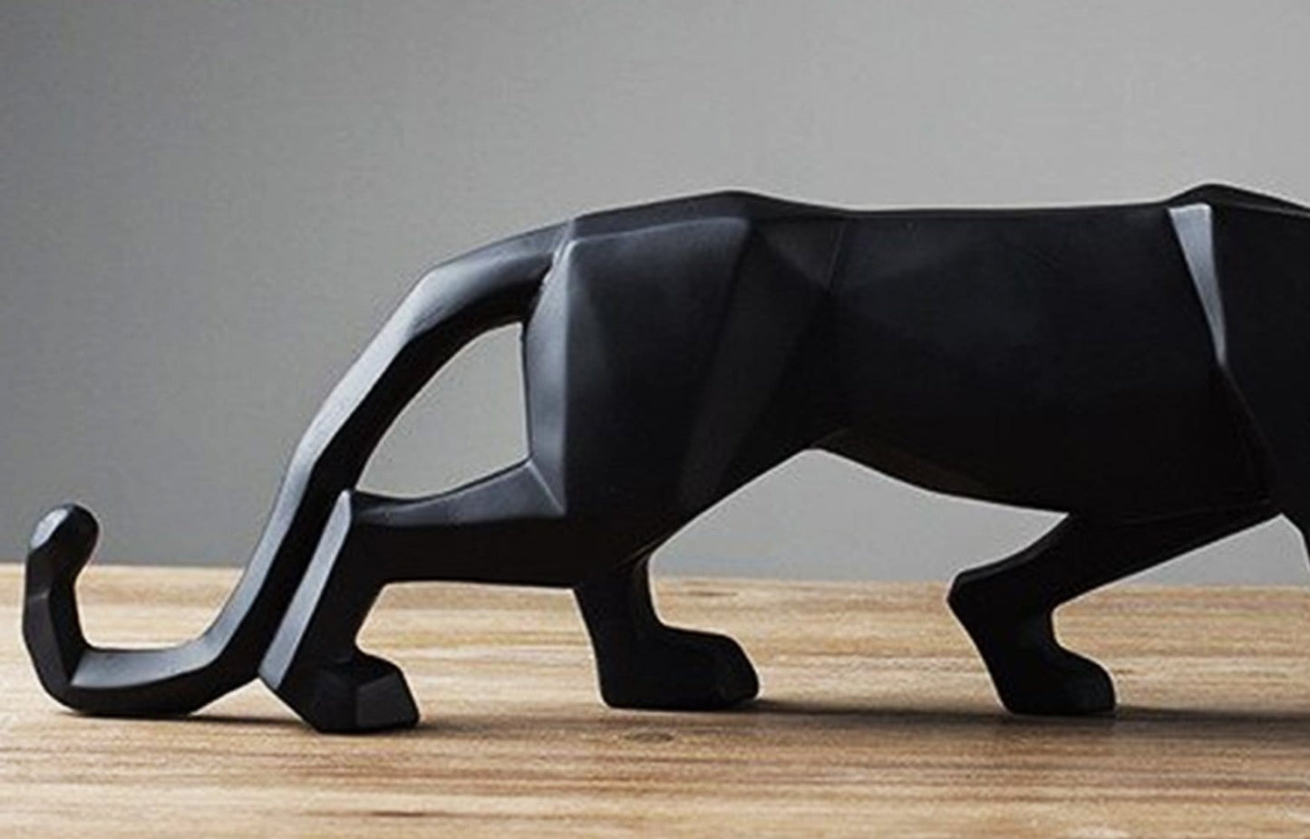Geometrische Pantherstatue der modernen Kunst