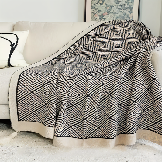DecoDiamond Plaid Decke – Kuschelige Eleganz mit geometrischem Charme