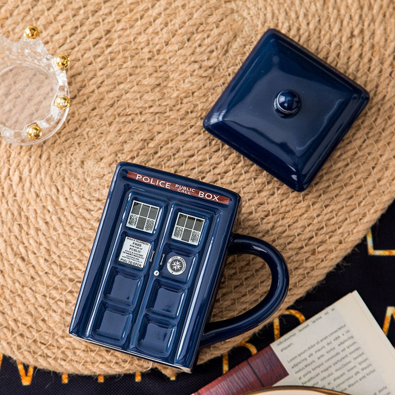 Doctor Who Tardis kreative Polizeibox Tasse lustige Keramikkaffeetasse mit Löffel Geschenkkarton in Blau und Milchgetränken Frühstückstasse